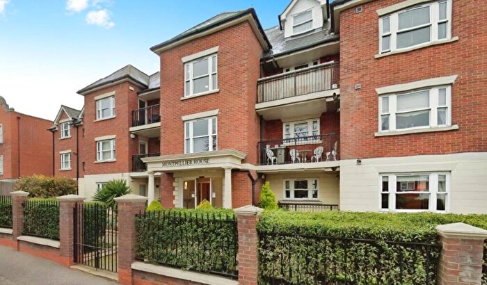 2 Bedroom Flat To Rent In Manor Road, Chigwell, IG7