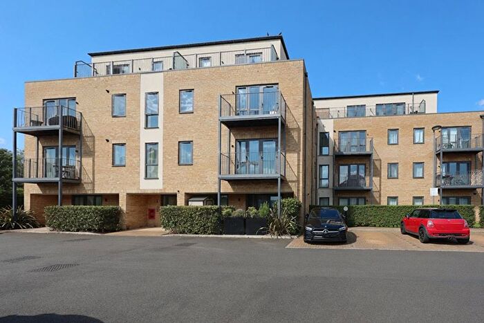 1 Bedroom Flat For Sale In Long Lane, Hillingdon, UB10
