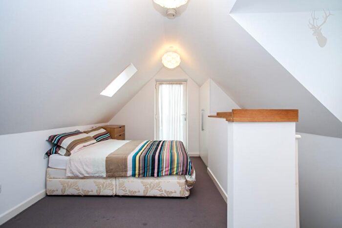 2 Bedroom Detached House To Rent In Athelstane Grove, Bow, E3