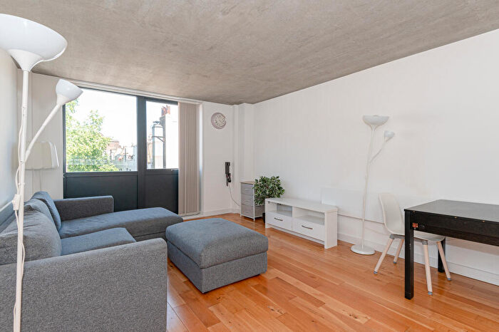 1 Bedroom Flat To Rent In Drummond Street, Camden, London, NW1