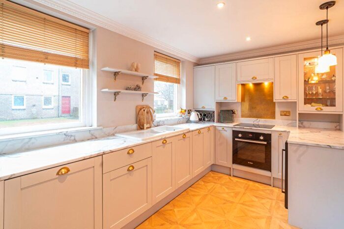 2 Bedroom Flat For Sale In / Ettrickdale Place, Stockbridge, Edinburgh, EH3
