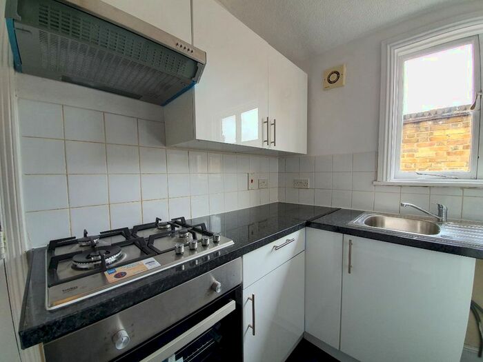 2 Bedroom Flat To Rent In Plumstead Common Road, London, SE18