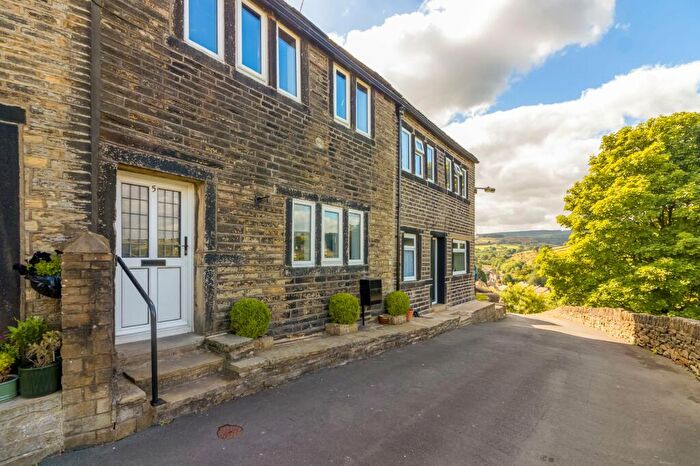 2 Bedroom Terraced House To Rent In Gully Terrace, Holmfirth, HD9