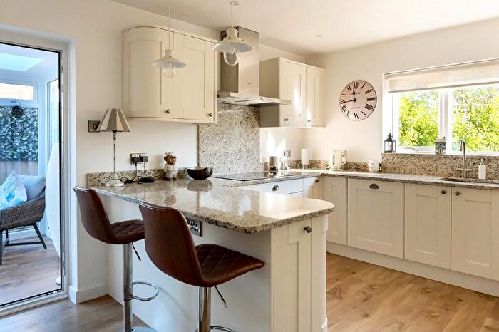 4 Bedroom Detached House For Sale In Regis Avenue, Aldwick Bay Estate, Aldwick, West Sussex, PO21