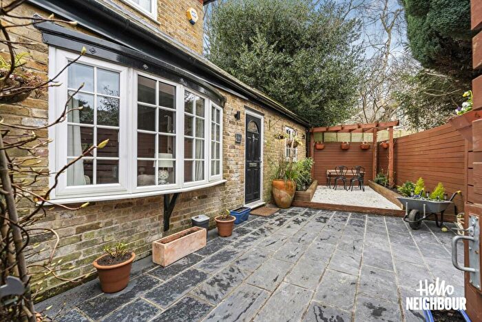 4 Bedroom Semi Detached House To Rent In Brooklands Lane, Weybridge, KT13