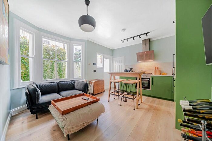 2 Bedroom Maisonette For Sale In Oaksford Avenue, Sydenham, London, SE26