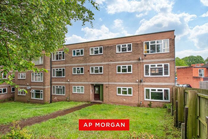 2 Bedroom Flat For Sale In Mamble Road, Wollaston, West Midlands, DY8