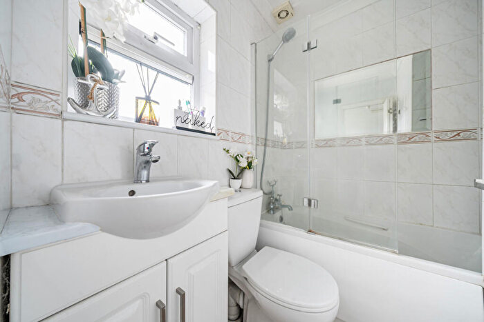 2 Bedroom Terraced House For Sale In Brook Street, Erith, DA8