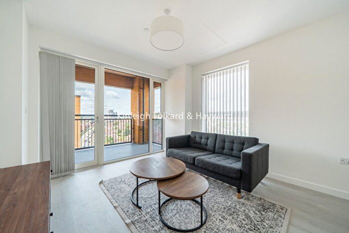 2 Bedroom Flat To Rent In East Acton Lane, London, W3