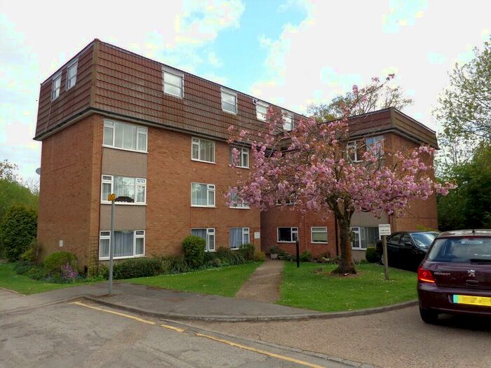 2 Bedroom Flat To Rent In Lambs Close, Cuffley, EN6