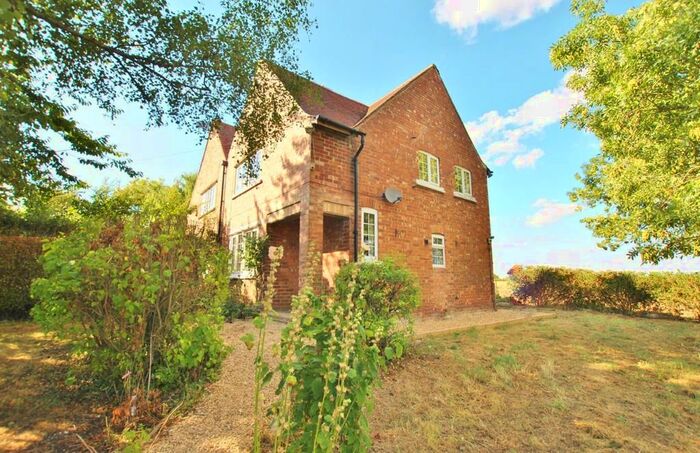 3 Bedroom Semi-Detached House To Rent In Spring Hill, Colston Bassett, NG12