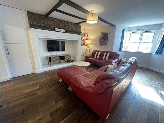 6 Bedroom House To Rent In Gilesgate, Durham, DH1