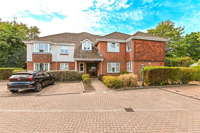 2 Bedroom Flat For Sale In Eleanor Court, Caslake Close, New Milton, BH25