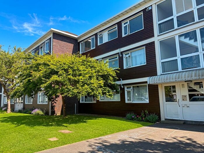 3 Bedroom Flat To Rent In Brent Lea, Brentford, TW8