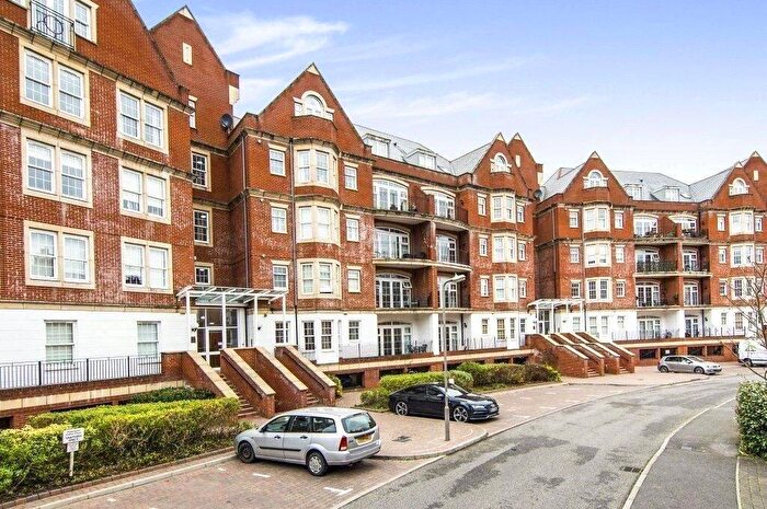 2 Bedroom Flat For Sale In Rhapsody Crescent, Brentwood, Essex, CM14