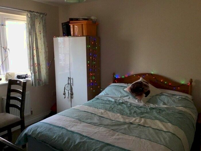 2 Bedroom End Of Terrace House To Rent In Jubilee Close, Crewkerne, Somerset, TA18