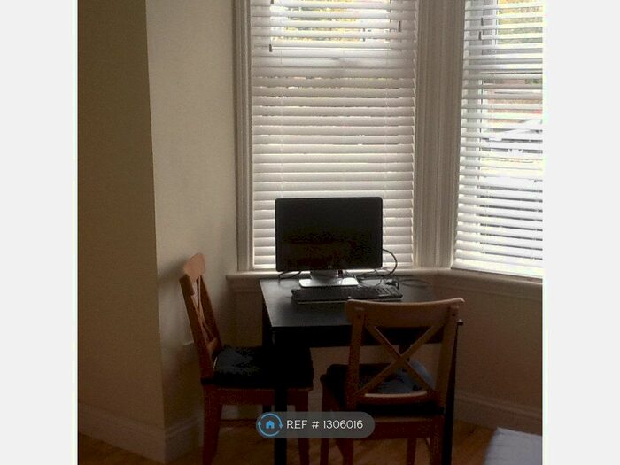 Studio To Rent In Woodlands Road, Harrow HA1