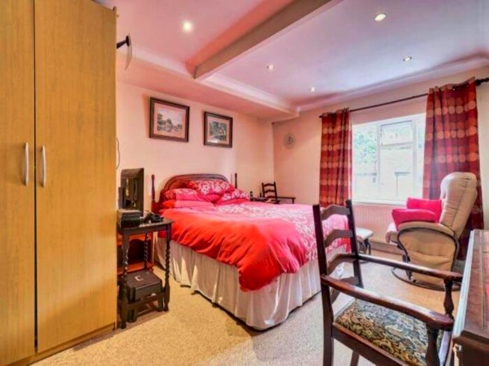 1 Bedroom Cottage For Sale In Chaple Town, Pudsey, Leeds, LS28