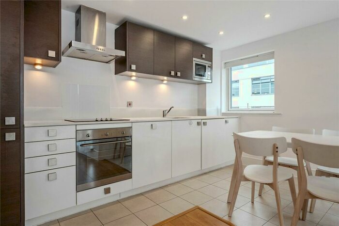 2 Bedroom Apartment For Sale In Shepherdess Walk, Islington, London, N1