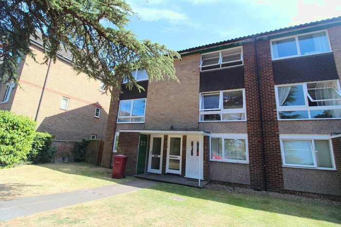 2 Bedroom Flat To Rent In Morton Court, Reading, RG2