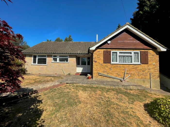 3 Bedroom Detached Bungalow To Rent In Waddington Avenue, Coulsdon, CR5