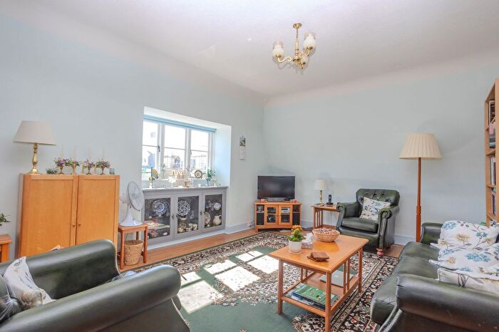 2 Bedroom Flat For Sale In Clifton Crescent, Folkestone, CT20