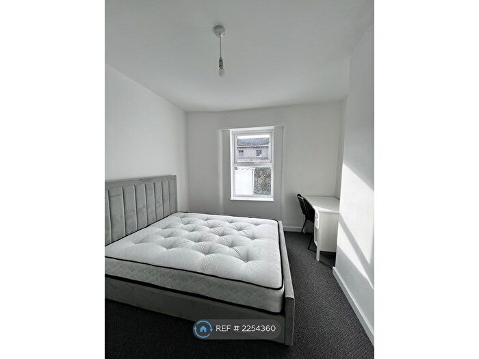 4 Bedroom Semi-Detached House To Rent In Beaumont Street, Bristol, BS5