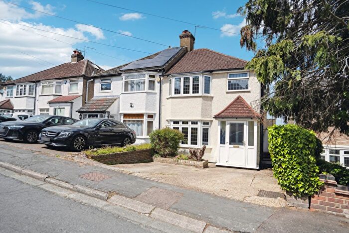 3 Bedroom Semi Detached House For Sale In Vivian Close, Watford, WD19