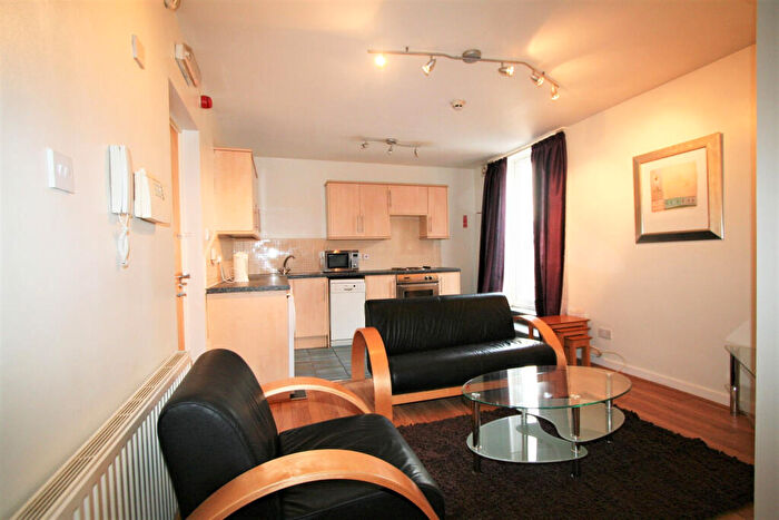 1 Bedroom Flat To Rent In Wood Lane, Leeds, LS6