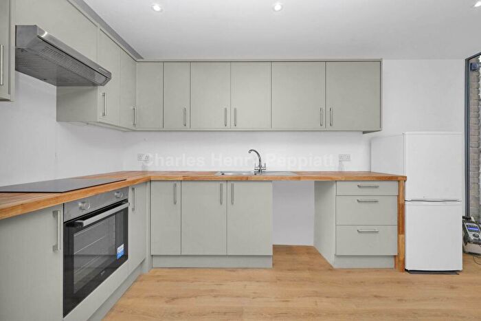 2 Bedroom Mews To Rent In Cornwallis Road, Archway, N19