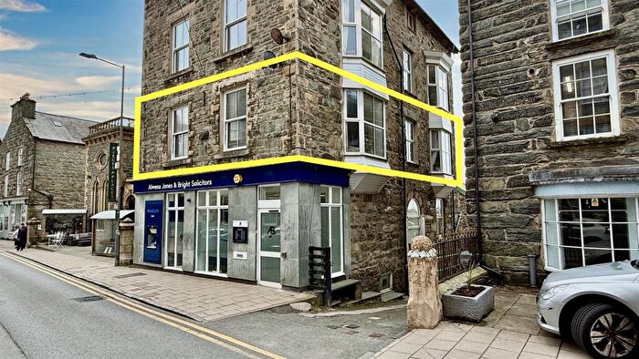 3 Bedroom Apartment For Sale In High Street, Barmouth, LL42