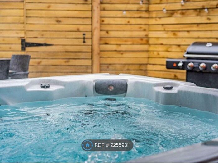 6 Bedroom Semi-Detached House To Rent In Ashley Road, Southport, PR9