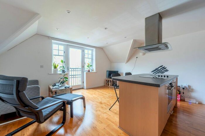 2 Bedroom Flat To Rent In Kingston Vale, Kingston Vale, London, SW15