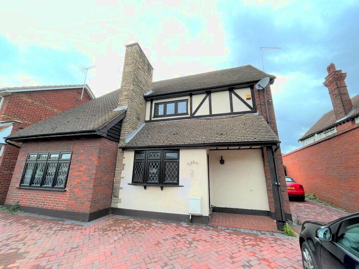 Studio To Rent In Hobleythick Lane, Westcliff-On-Sea, SS0