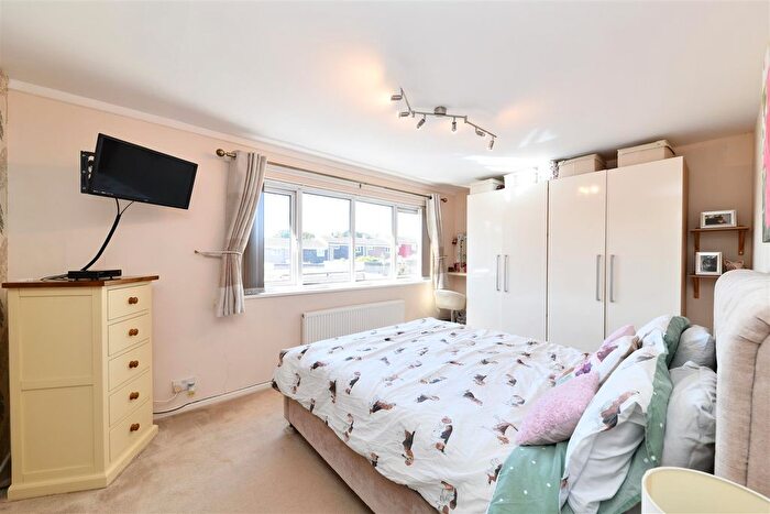 3 Bedroom Terraced House For Sale In Archer Road, Stevenage, SG1