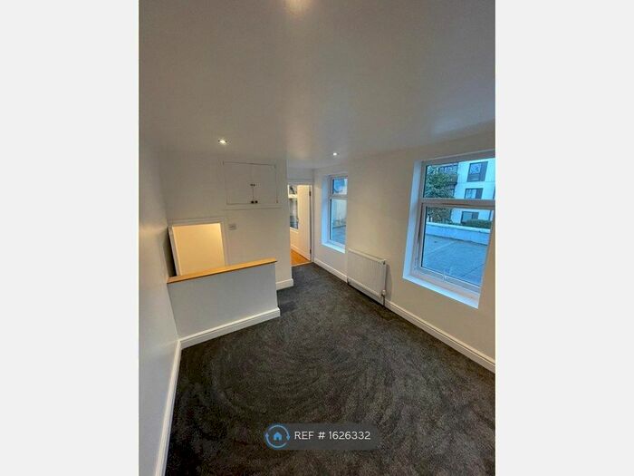 Studio To Rent In Whitehorse Road, Croydon, CR0