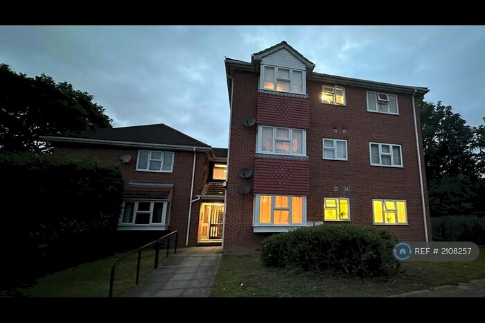 2 Bedroom Flat To Rent In London Road, Grays, RM20