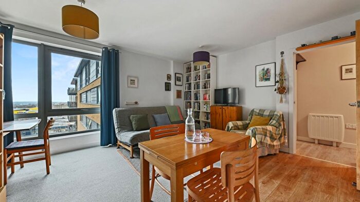 1 Bedroom Flat For Sale In Ebbett Court, London, W3