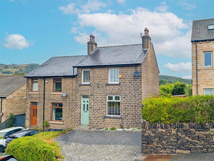 3 Bedroom House For Sale In Dodlee Lane, Huddersfield, HD3