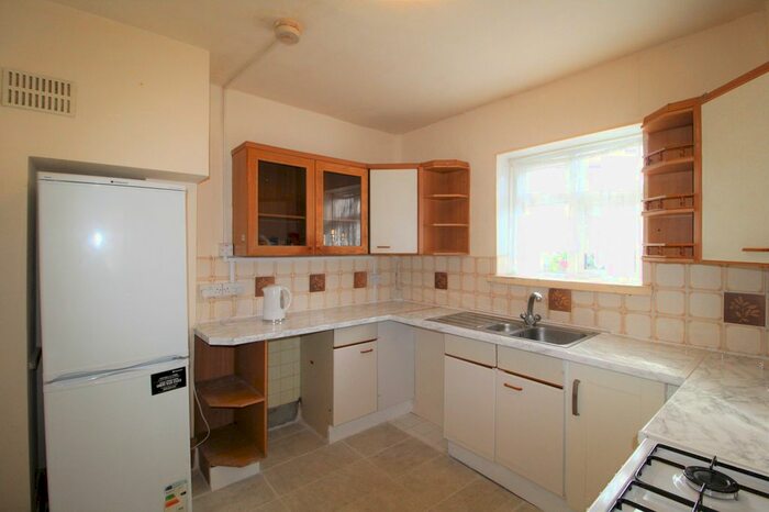 3 Bedroom Semi-Detached House To Rent In Catford, London, SE6