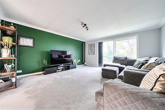 2 Bedroom Flat For Sale In Main Road, Biggin Hill, Westerham, Kent, TN16