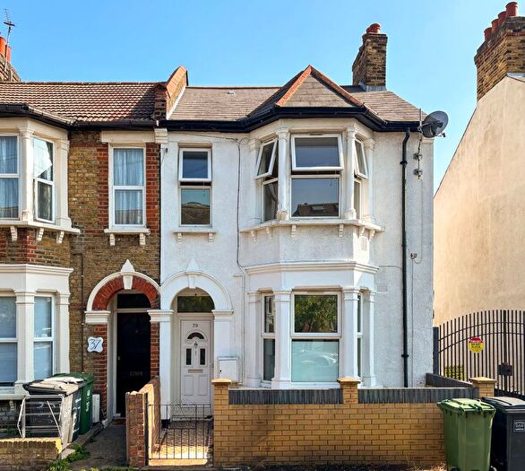 3 Bedroom Flat For Sale In Rathfern Road, London, SE6