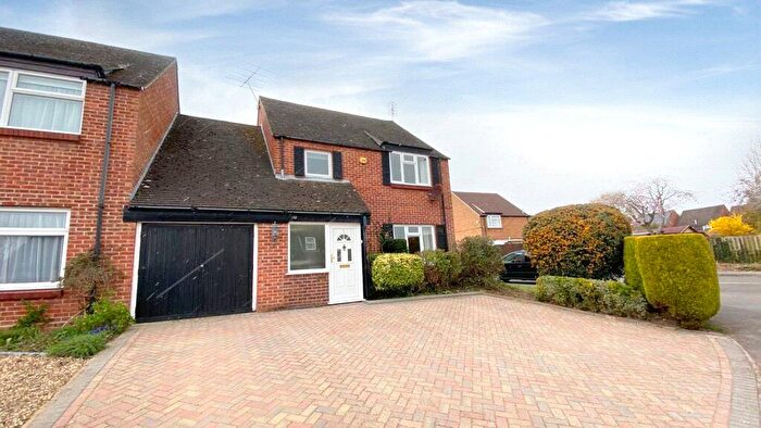 4 Bedroom Link Detached House To Rent In Foxhunt Grove, Calcot, Berkshire, RG31