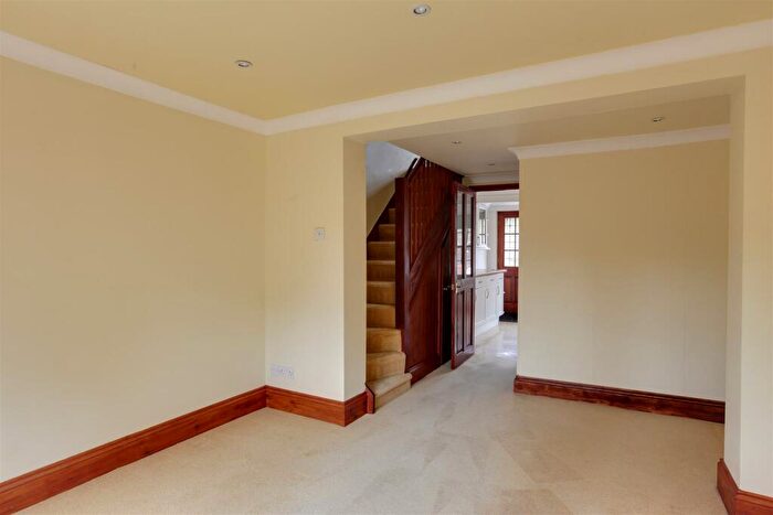 2 Bedroom Cottage To Rent In King Street, Bishop's Stortford, CM23