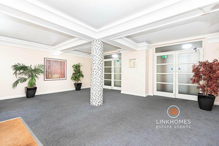 2 Bedroom Apartment For Sale In Surrey Road, Bournemouth, BH4