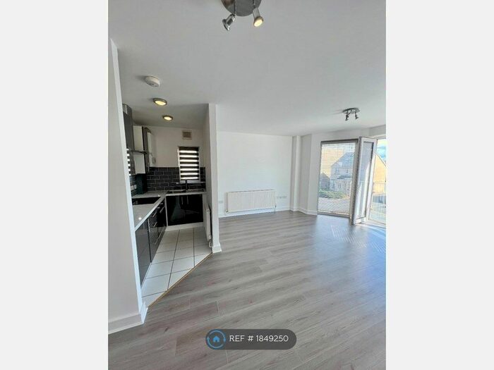 2 Bedroom Flat To Rent In West End Point, Pwllheli, LL53