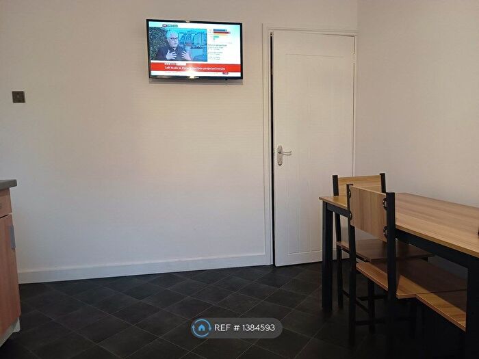 3 Bedroom Semi-Detached House To Rent In Newton Close, Coventry, CV2