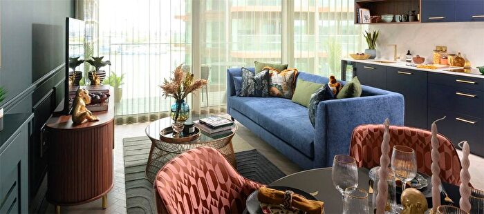 3 Bedroom Flat To Rent In Duke Of Wellington Ave, London, SE18