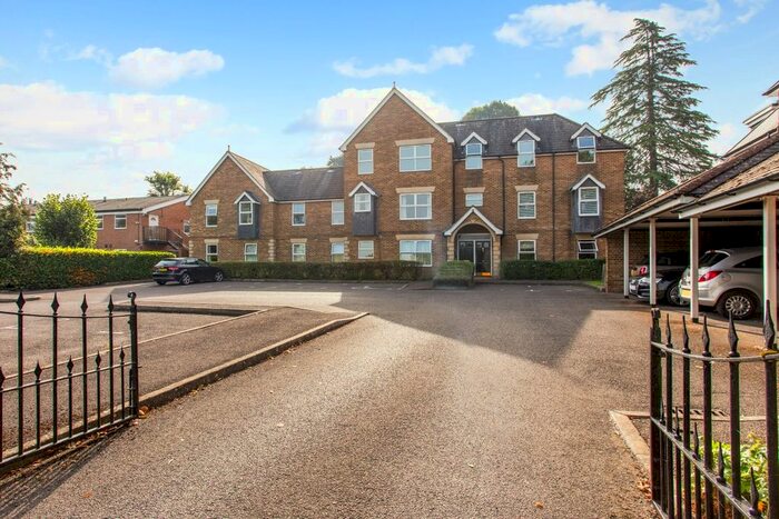 2 Bedroom Flat To Rent In Epsom Road, Guildford, GU1