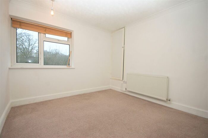 2 Bedroom Flat To Rent In Fore Street, Pinner, Middlesex, HA5